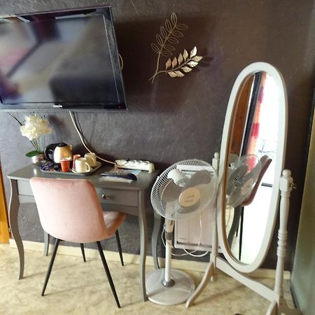 ホテル Aux Orangers Luxé エクステリア 写真