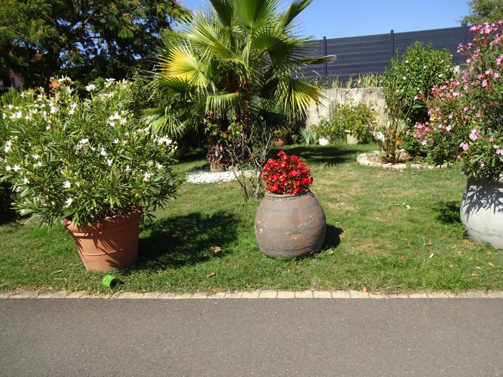ホテル Aux Orangers Luxé エクステリア 写真