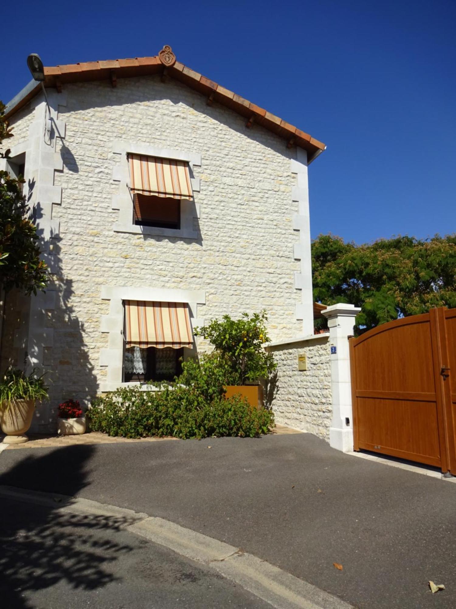 ホテル Aux Orangers Luxé エクステリア 写真